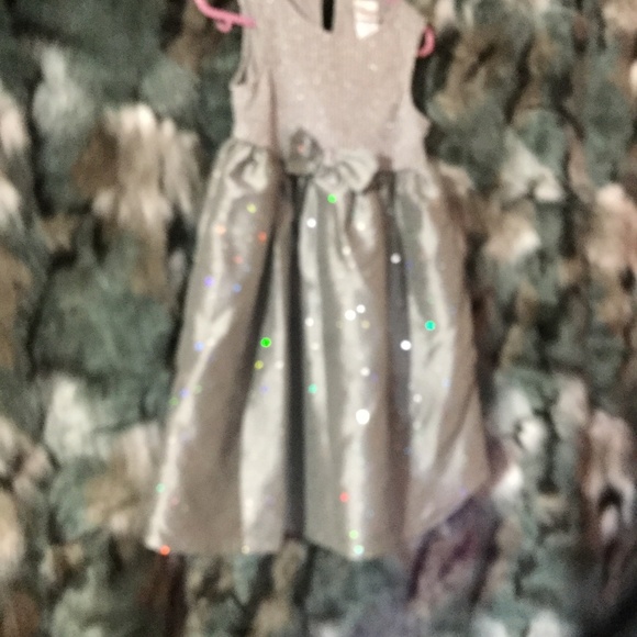 GRAY METALLIC FORMAL/ HOLIDAY PARTY GIRLS DRESS - Picture 2 of 8